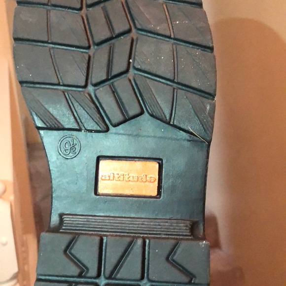 COPY - Altitude work boots size 9.5 men - Picture 3 of 3